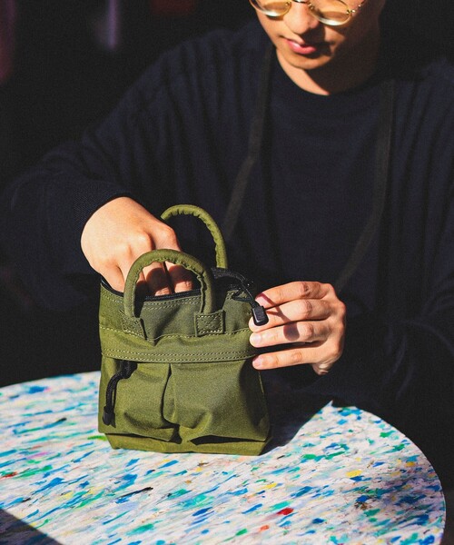 bpr BEAMS（ビーピーアール ビームス ）の「SML / HELMET BAG MINI（ショルダーバッグ・メンズ・オレンジ/ブラック/オリーブ/イエロー/パープル/ブルー・ONE SIZE）」の3枚目の写真