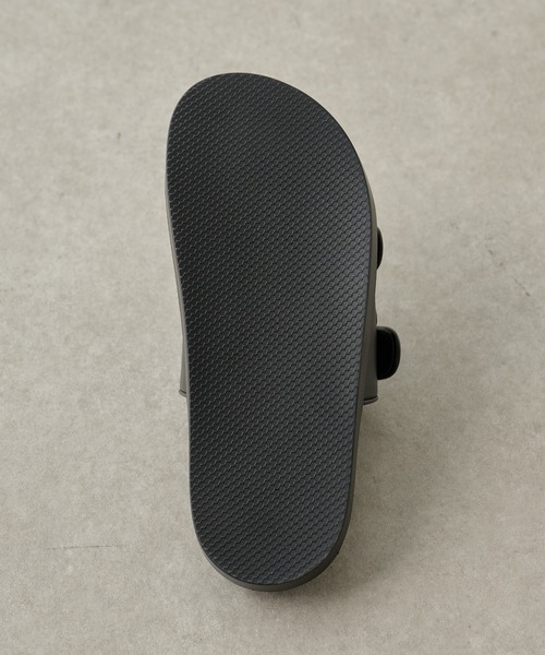 PAPILLONNER(パピヨネ)の「ベルテッドサンダル(サンダル・レディース・オフホワイト/ブラック・38/37/36)」の3枚目の写真