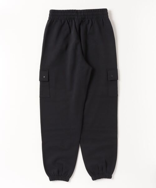 adidas（アディダス）の「エッセンシャルズ フリース カーゴ