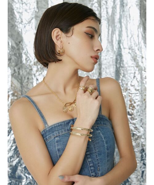 EVRIS（エヴリス）の「WHIRLPOOL バングル（バングル/リストバンド・レディース・シルバー/ゴールド・FREE）」の4枚目の写真