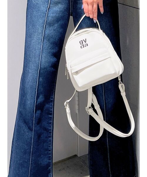 GYDA（ジェイダ）の「Square gyda embroidery4WAYミニリュック（バックパック/リュック・レディース・オフホワイト/ブラック・FREE）」の2枚目の写真