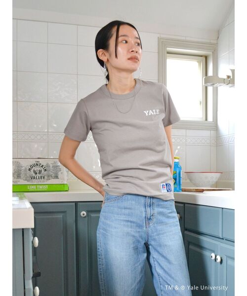 Russell Athletic(ラッセルアスレティック)の「RUSSELL別注 YALEロゴTee(Tシャツ/カットソー・レディース・オフホワイト/ヘザーグレー/ネイビー・FREE)」の6枚目の写真