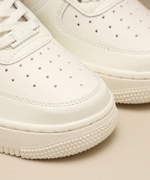 国内発送『NIKE』 エア フォース 1 '07 ESS TRK3 早い者勝ち 大人気 NIKE AIR FORCE 1 '07 ESS TRK3 (Nike