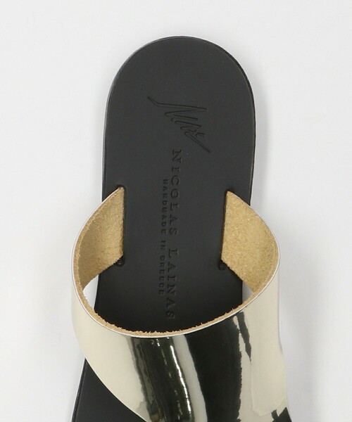 Nicolas Laina 黒いトングサンダル ゴールドリング