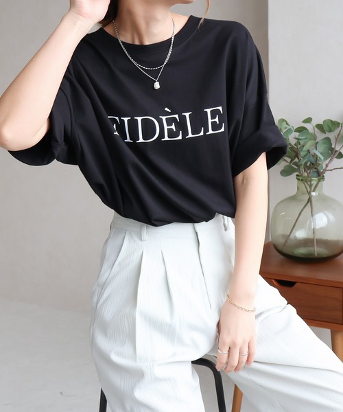 Social GIRL(ソーシャルガール)の「オーバーサイズ半袖ロゴTシャツ(Tシャツ/カットソー・レディース・ブラック/オフホワイト/チャコールグレー・M)」の1枚目の写真