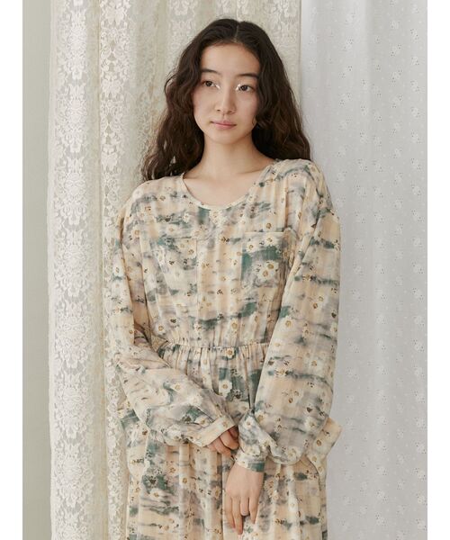 merry jenny(メリージェニー)の「flower paintワンピース(ワンピース・レディース・クリーム/ブルー・FREE)」の16枚目の写真