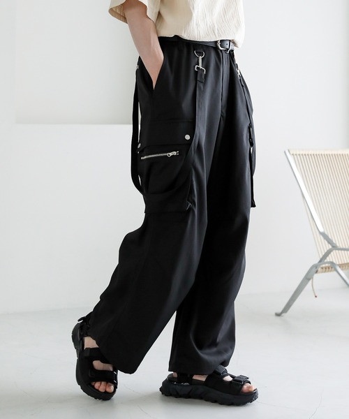 メタルジップサスペンダーオーバードレープデニムパンツ（デニムパンツ