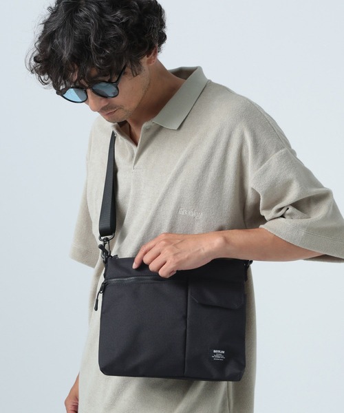 BAYFLOW（ベイフロー）の「フロント2ポケットサコッシュ（ショルダーバッグ・メンズ・ブラック/オレンジ/カーキ・FREE）」の4枚目の写真