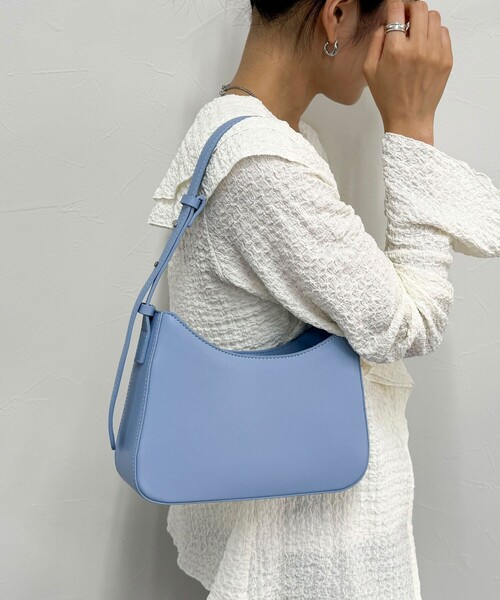 fredy emue（フレディエミュ）の「ワンベルトスリムミニバッグ（ハンドバッグ・レディース・ブラック/ライトブルー/ブラウン/ホワイト・FREE）」の7枚目の写真