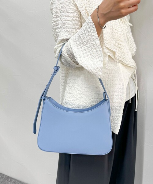 fredy emue（フレディエミュ）の「ワンベルトスリムミニバッグ（ハンドバッグ・レディース・ブラック/ライトブルー/ブラウン/ホワイト・FREE）」の6枚目の写真