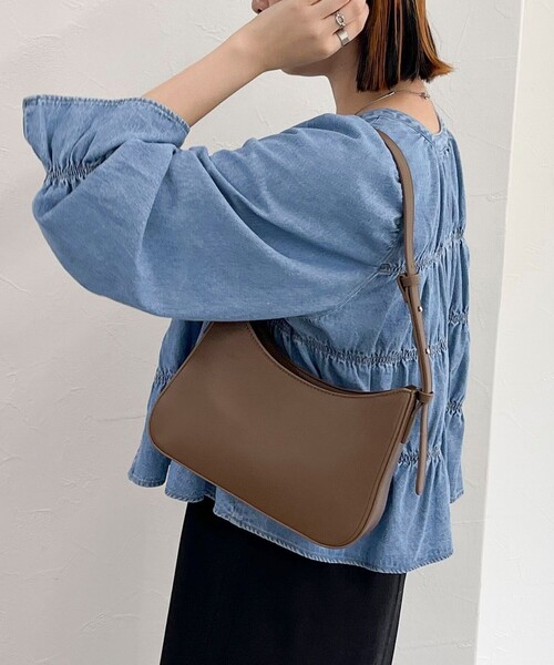 fredy emue（フレディエミュ）の「ワンベルトスリムミニバッグ（ハンドバッグ・レディース・ブラック/ライトブルー/ブラウン/ホワイト・FREE）」の5枚目の写真