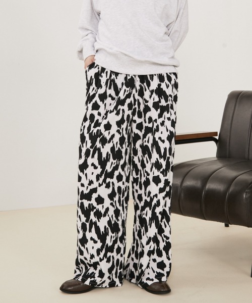 MERLOT（メルロー）の「【動画あり】【ウエストゴム】アニマルプリントイージーロングパンツ（その他パンツ・レディース・ブラウン/アイボリー/その他1・FREE）」の3枚目の写真