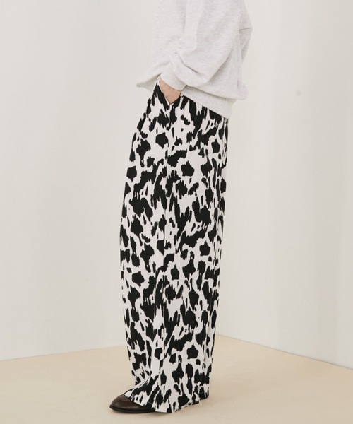 MERLOT（メルロー）の「【動画あり】【ウエストゴム】アニマルプリントイージーロングパンツ（その他パンツ・レディース・ブラウン/アイボリー/その他1・FREE）」の12枚目の写真