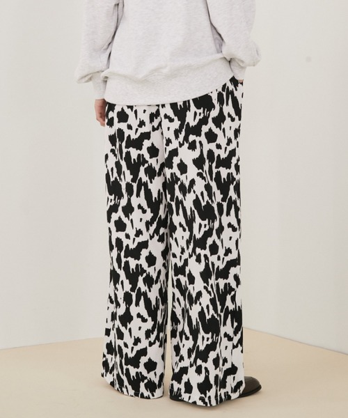 MERLOT（メルロー）の「【動画あり】【ウエストゴム】アニマルプリントイージーロングパンツ（その他パンツ・レディース・ブラウン/アイボリー/その他1・FREE）」の10枚目の写真
