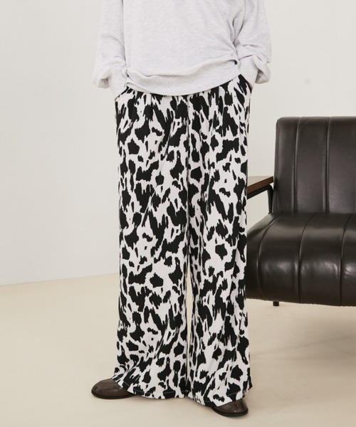 MERLOT（メルロー）の「【動画あり】【ウエストゴム】アニマルプリントイージーロングパンツ（その他パンツ・レディース・ブラウン/アイボリー/その他1・FREE）」の9枚目の写真