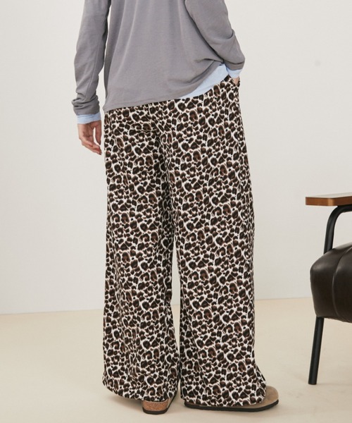 MERLOT（メルロー）の「【動画あり】【ウエストゴム】アニマルプリントイージーロングパンツ（その他パンツ・レディース・ブラウン/アイボリー/その他1・FREE）」の14枚目の写真
