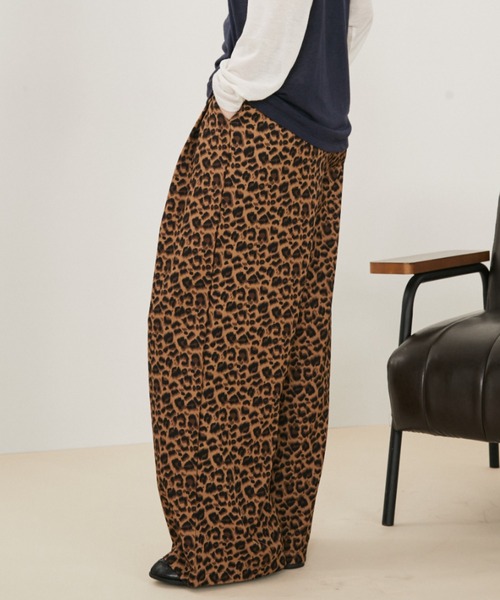 MERLOT（メルロー）の「【動画あり】【ウエストゴム】アニマルプリントイージーロングパンツ（その他パンツ・レディース・ブラウン/アイボリー/その他1・FREE）」の22枚目の写真