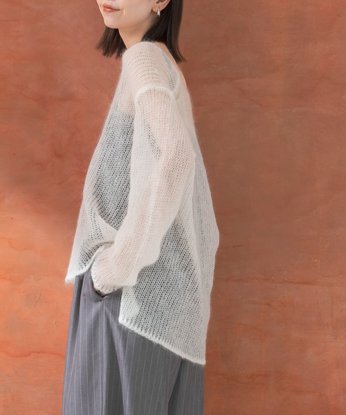 URBAN RESEARCH ROSSO WOMEN（アーバンリサーチ　ロッソ）の「シアーモヘアVネックプルオーバー（ニット/セーター・レディース・ホワイト/イエロー/ブルー・FREE）」の4枚目の写真