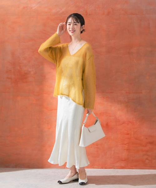 URBAN RESEARCH ROSSO WOMEN（アーバンリサーチ　ロッソ）の「シアーモヘアVネックプルオーバー（ニット/セーター・レディース・ホワイト/イエロー/ブルー・FREE）」の19枚目の写真