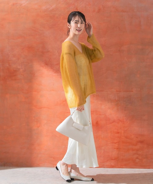 URBAN RESEARCH ROSSO WOMEN（アーバンリサーチ　ロッソ）の「シアーモヘアVネックプルオーバー（ニット/セーター・レディース・ホワイト/イエロー/ブルー・FREE）」の22枚目の写真