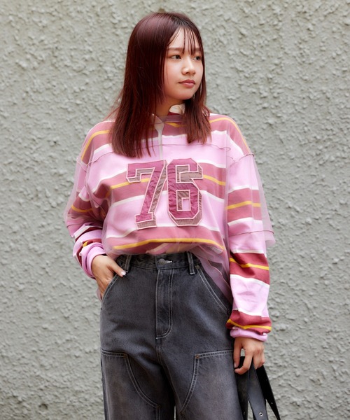 RODEO CROWNS WIDE BOWL（ロデオクラウンズワイドボウル）の「ミリタリーナンバリングシアートップス（その他トップス・レディース・オフホワイト/マジェンタ/ブラック・FREE）」の3枚目の写真