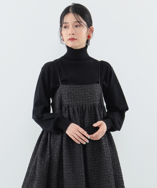 CAROLINA GLASER（カロリナ グレイサー）の「タートルネックニット（ニット/セーター・レディース・ベージュ/ブラック・ONE SIZE）」の2枚目の写真