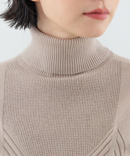 CAROLINA GLASER（カロリナ グレイサー）の「タートルネックニット（ニット/セーター・レディース・ベージュ/ブラック・ONE SIZE）」の8枚目の写真