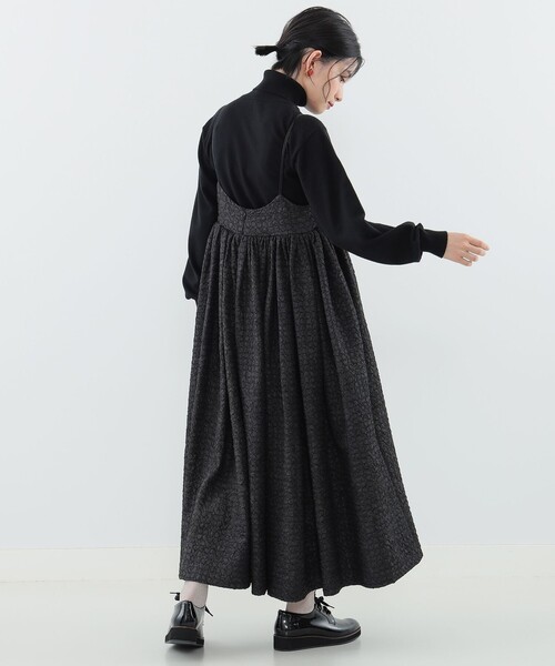 CAROLINA GLASER（カロリナ グレイサー）の「タートルネックニット（ニット/セーター・レディース・ベージュ/ブラック・ONE SIZE）」の18枚目の写真