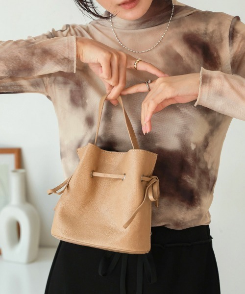 Bab（バブ）の「サイドリボン2WAYバッグ（ショルダーバッグ・レディース・ブラウン/ベージュ/ブラック・ONESIZE）」の6枚目の写真