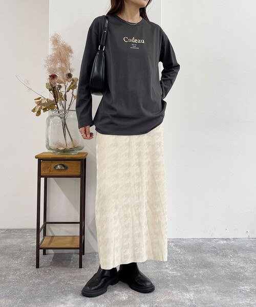 fredy emue（フレディエミュ）の「カットコールタイトスカート（スカート・レディース・ホワイト系その他/ベージュ/ブラック/ブラック系その他・38）」の17枚目の写真