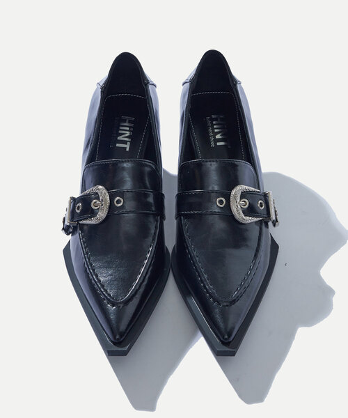 WHO'S WHO gallery（フーズフーギャラリー）の「【HiNT/ヒント】ベルト付きポイントテッドトゥーローファー（ローファー・レディース・ブラック・38/39/37）」の7枚目の写真