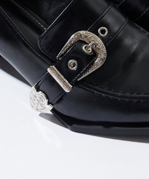 WHO'S WHO gallery（フーズフーギャラリー）の「【HiNT/ヒント】ベルト付きポイントテッドトゥーローファー（ローファー・レディース・ブラック・38/39/37）」の10枚目の写真