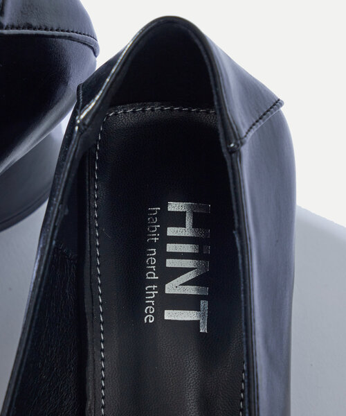 WHO'S WHO gallery（フーズフーギャラリー）の「【HiNT/ヒント】ベルト付きポイントテッドトゥーローファー（ローファー・レディース・ブラック・38/39/37）」の11枚目の写真