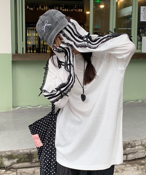 Mejoul(メジュール)の「サイドラインレースリボン付き オーバーサイズロンT(Tシャツ/カットソー・レディース・ネイビー/ブラック/ホワイト・F)」の1枚目の写真