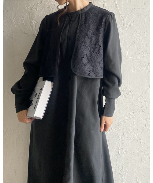 She's Closet（シーズクローゼット）の「バンドカラー長袖レースケープドッキングロングシャツワンピース（シャツワンピース・レディース・アイボリー/ブラック/チャコールグレー・FREE）」の14枚目の写真