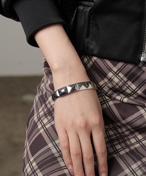 ROOPTOKYO(ループトウキョウ)の「OKUOKU 0909/オクオク バングル デザインバングル メンズ レディース(バングル/リストバンド・レディース・シルバー系1/シルバー系3/シルバー系2/シルバー系4・FREE)」の3枚目の写真