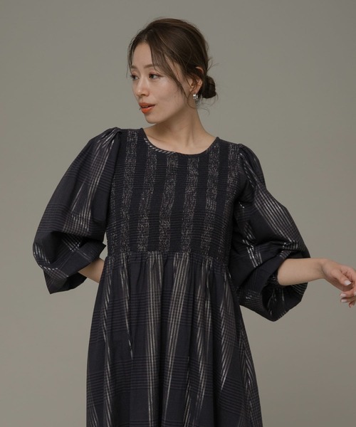 URBAN RESEARCH Sonny Label（アーバンリサーチサニーレーベル）の「シャーリングシャイニーチェックワンピース（ワンピース・レディース・ベージュ系その他/ブラック系その他・FREE）」の4枚目の写真