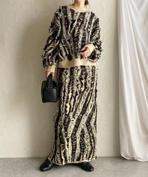 She's Closet(シーズクローゼット)のウェーブ柄長袖ミックスフリンジジャガードニット&ロングスカートセットアップ(セットアップ)