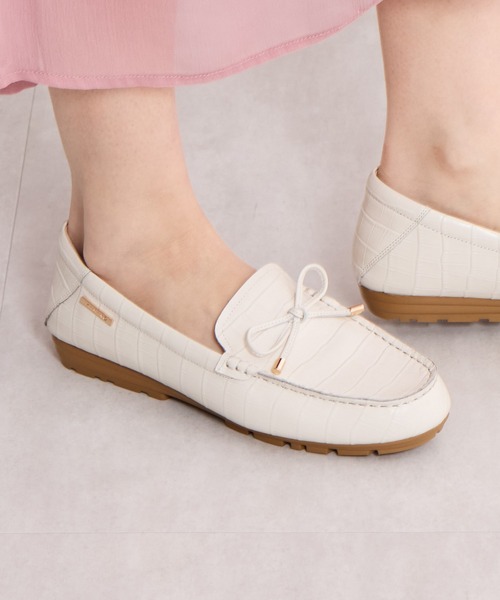 HIMIKO（ヒミコ）の「【HIMIKO】リボンモチーフモカシン/651109（モカシン/デッキシューズ・レディース・ブルー/レッド/ブラック/アイボリー/イエロー・25.0cm/24.0cm/24.5cm/23.5cm/26.0cm/23.0cm/25.5cm/22.5cm/21.5cm/22.0cm/26.5cm）」の14枚目の写真