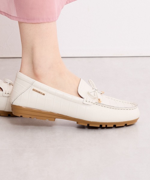 HIMIKO（ヒミコ）の「【HIMIKO】リボンモチーフモカシン/651109（モカシン/デッキシューズ・レディース・ブルー/レッド/ブラック/アイボリー/イエロー・25.0cm/24.0cm/24.5cm/23.5cm/26.0cm/23.0cm/25.5cm/22.5cm/21.5cm/22.0cm/26.5cm）」の15枚目の写真