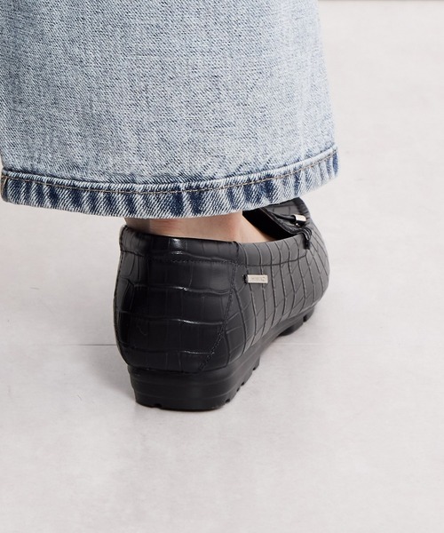 HIMIKO（ヒミコ）の「【HIMIKO】リボンモチーフモカシン/651109（モカシン/デッキシューズ・レディース・ブルー/レッド/ブラック/アイボリー/イエロー・25.0cm/24.0cm/24.5cm/23.5cm/26.0cm/23.0cm/25.5cm/22.5cm/21.5cm/22.0cm/26.5cm）」の8枚目の写真