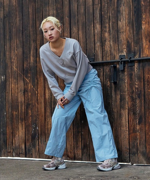 プリーツプリーズ　メタリック　シルバー Vネック 長袖 トップス　華やかな印象 Amazon | [満天屋] メタリックトップス レディース シャツ ブラウス