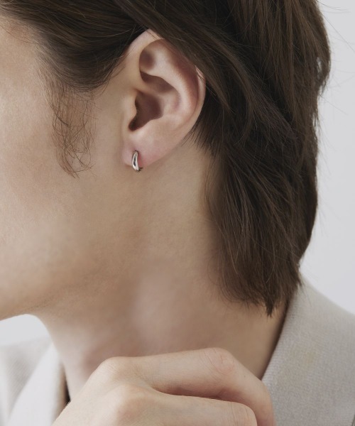 4℃ HOMME+(ヨンドシーオムプラス)の「シルバー フープ ピアス/片耳用(ピアス(片耳用)・メンズ・シルバー・FREE)」の5枚目の写真