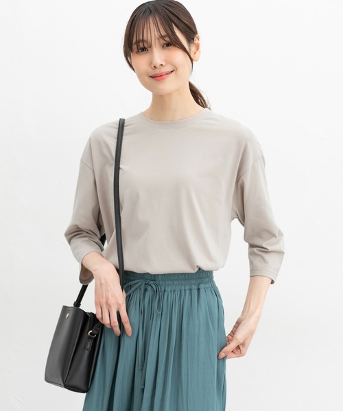 Honeys(ハニーズ)の「【ハニさら・接触冷感・UVカット】きれいめ7分袖Tシャツ(Tシャツ/カットソー・レディース・パープル/ブラック/サックスブルー/グレイッシュベージュ/オフホワイト・LL/L/S/M)」の3枚目の写真