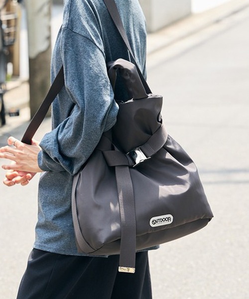 OUTDOOR PRODUCTS（アウトドアプロダクツ）の「【OUTDOOR PRODUCTS】2way Belt Tote [M]（ショルダーバッグ・レディース・ブラック/ホワイト/ブルー/シルバー/チャコール/ブラウン/オレンジ・M）」の8枚目の写真