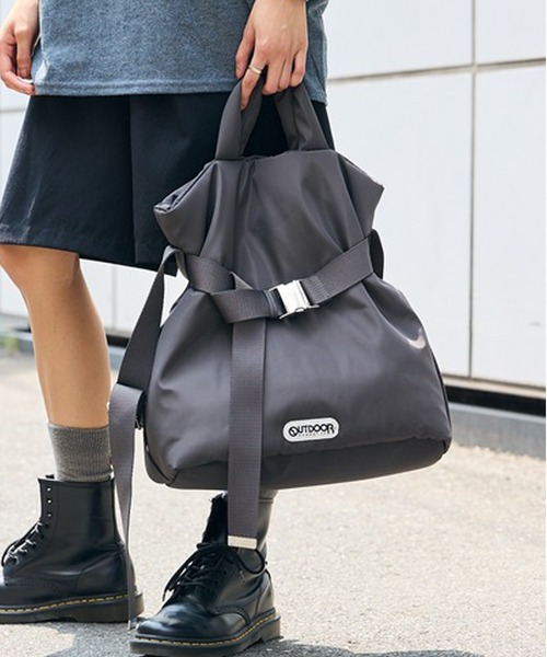 OUTDOOR PRODUCTS（アウトドアプロダクツ）の「【OUTDOOR PRODUCTS】2way Belt Tote [M]（ショルダーバッグ・レディース・ブラック/ホワイト/ブルー/シルバー/チャコール/ブラウン/オレンジ・M）」の15枚目の写真