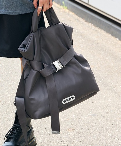 OUTDOOR PRODUCTS（アウトドアプロダクツ）の「【OUTDOOR PRODUCTS】2way Belt Tote [M]（ショルダーバッグ・レディース・ブラック/ホワイト/ブルー/シルバー/チャコール/ブラウン/オレンジ・M）」の16枚目の写真