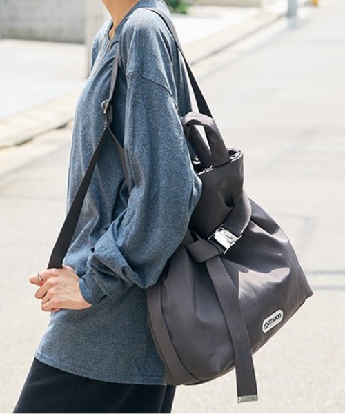 OUTDOOR PRODUCTS（アウトドアプロダクツ）の「【OUTDOOR PRODUCTS】2way Belt Tote [M]（ショルダーバッグ・レディース・ブラック/ホワイト/ブルー/シルバー/チャコール/ブラウン/オレンジ・M）」の18枚目の写真
