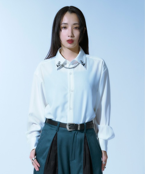 Ellno Loset（エルノロゼット）の「襟ロゴ刺繍シャツ（シャツ/ブラウス