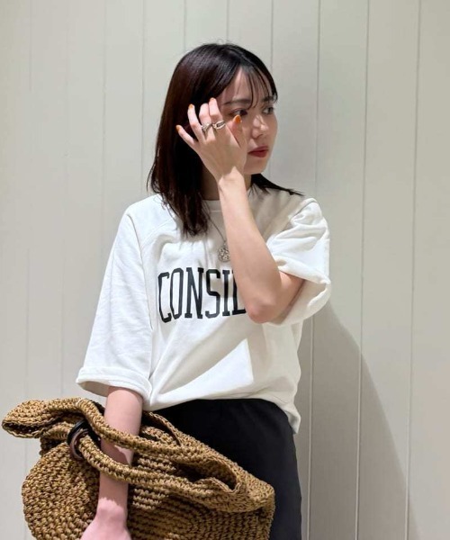 Mila Owen（ミラオーウェン）の「ショート丈半袖グラフィックトレーナー（Tシャツ/カットソー・レディース・ホワイト/ネイビー/ブルー・FREE）」の2枚目の写真